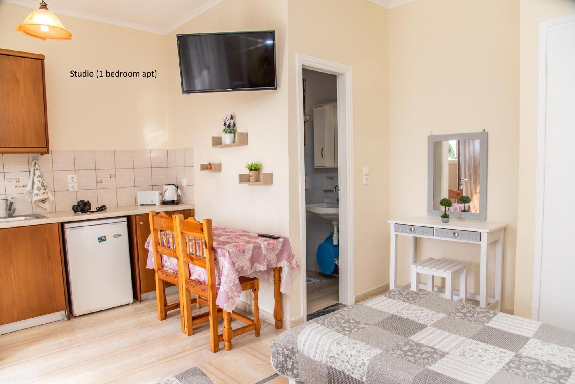 Holiday home Elaionas And *